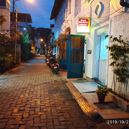 Spice Holidays Hotel Kochi Exterior foto
